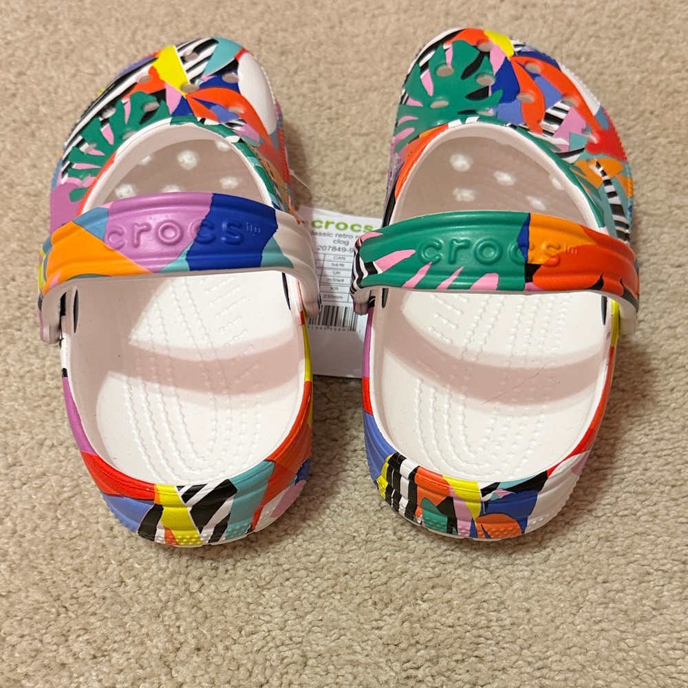 CROCS M4/6 Multicolor Graphic Clogs - Picture 4 of 7